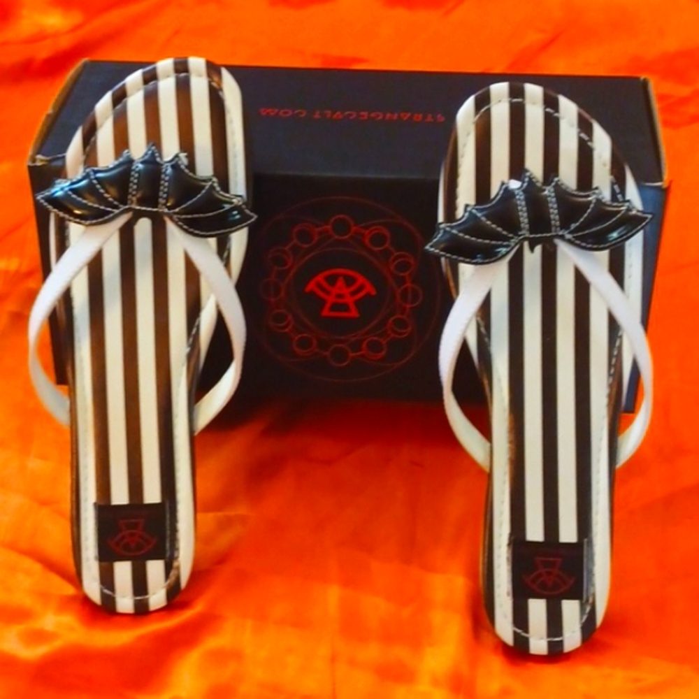 STRANGECULT BLACK/WHITE STRIPES BETTY BATS SIZE 10 NIB